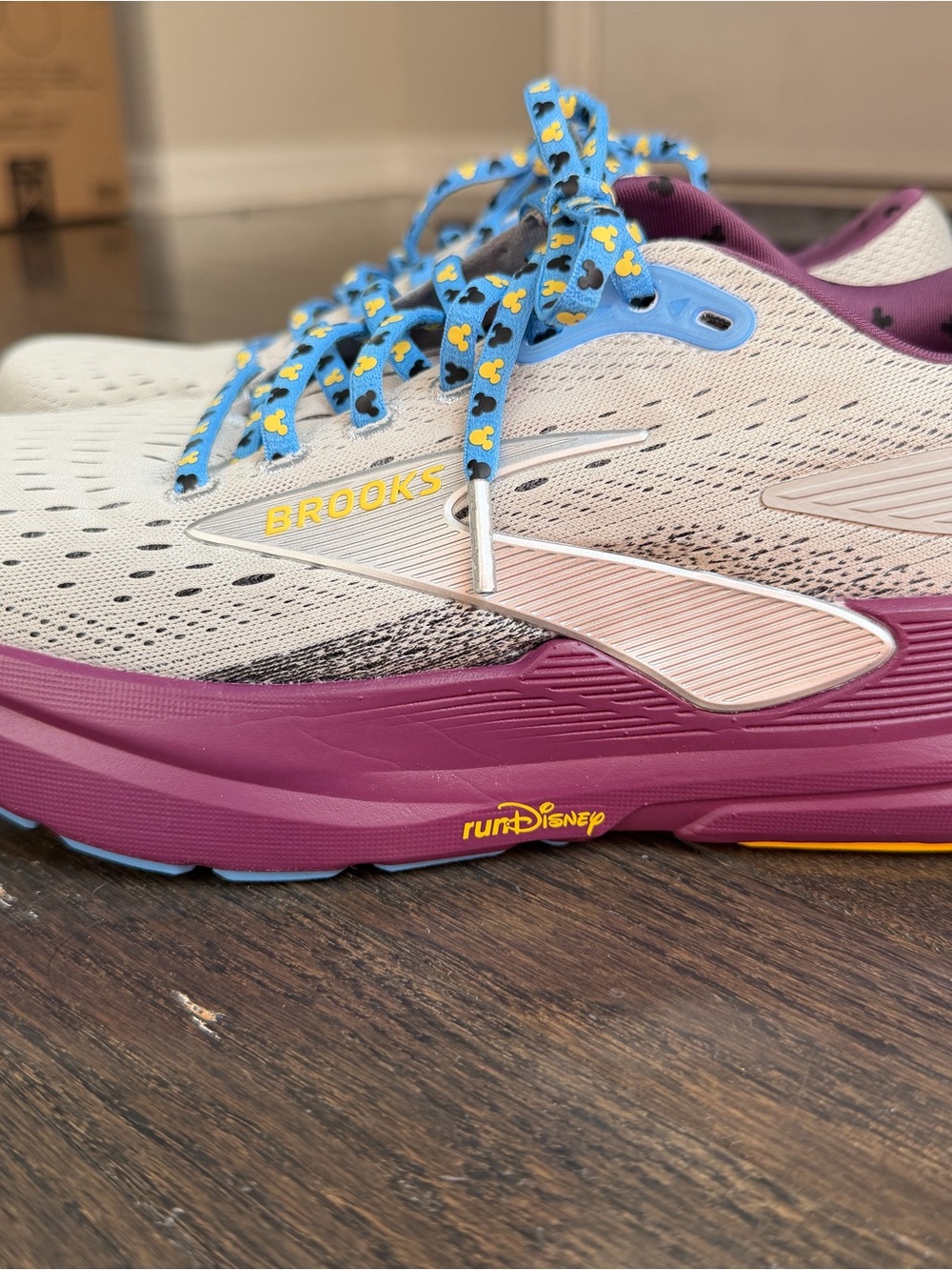 runDisney x Brooks Ghost Max 3 — 2025 Wine & Dine Half Marathon — 7.5 Medium - Picture 2 of 9